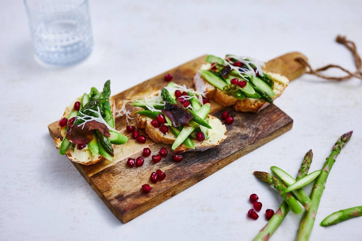 recipe image Toast mit Spargel, Seetang und Yuzu-Miso-Margarine