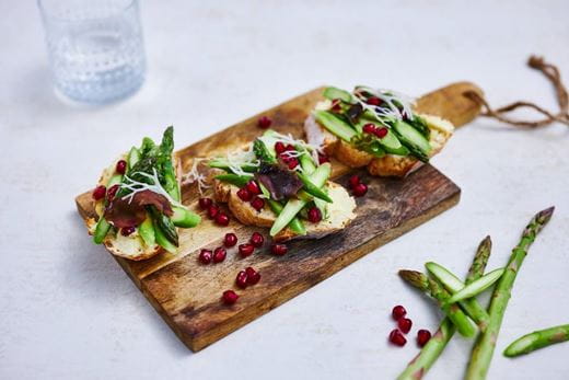 recipe image Toast mit Spargel, Seetang und Yuzu-Miso-Margarine