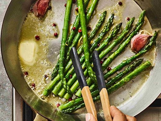 recipe image Spargel mit Ziegenkäse und rotem Pfeffer