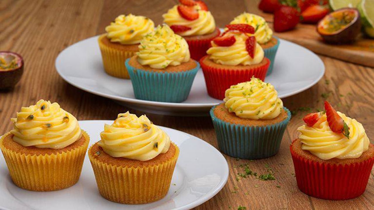 recipe image Lemon Cupcakes with Passion Fruit Cream