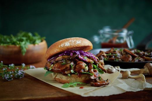 recipe image Mushroom burger with barbecue and whiskey sauce