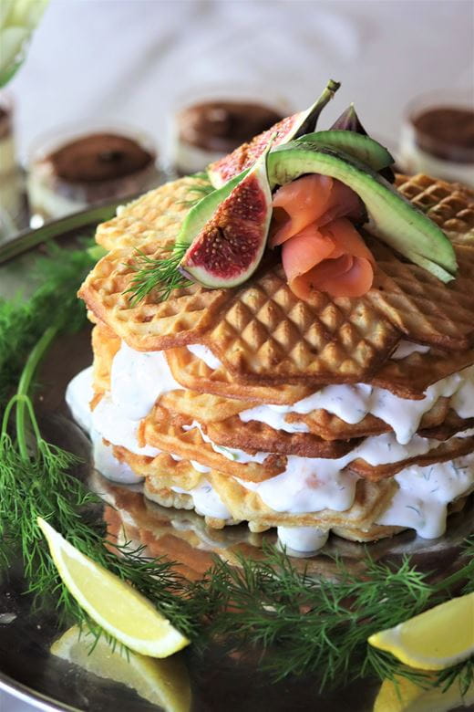 recipe image KYLMÄSAVULOHI-VOHVELIKAKKU