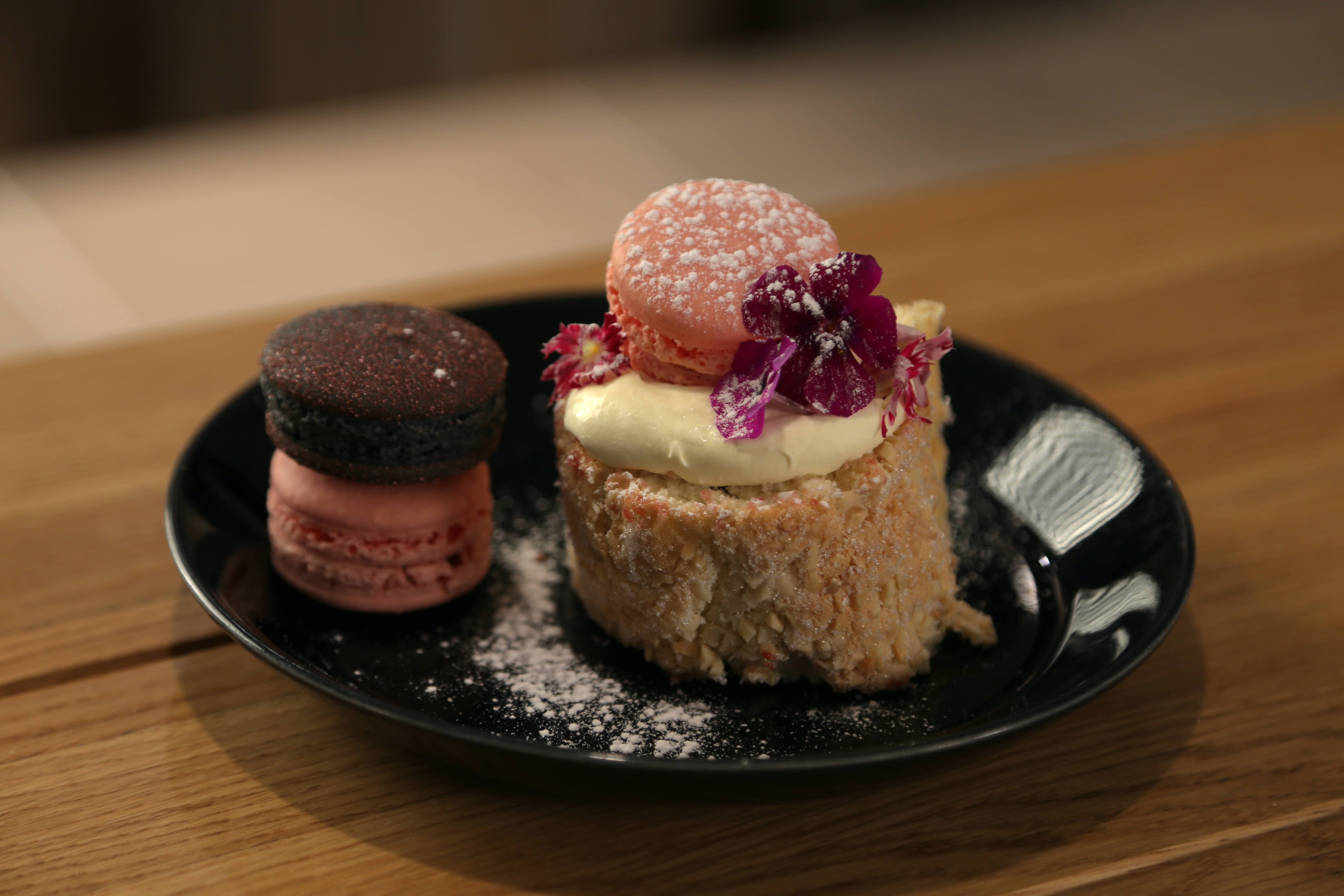 recipe image MACARONS-KÄÄRETORTTULEIVOKSET