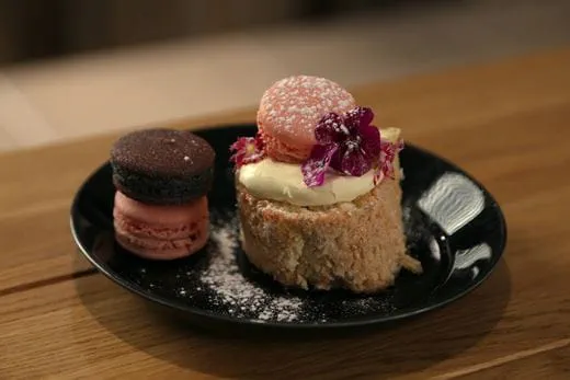 recipe image MACARONS-KÄÄRETORTTULEIVOKSET