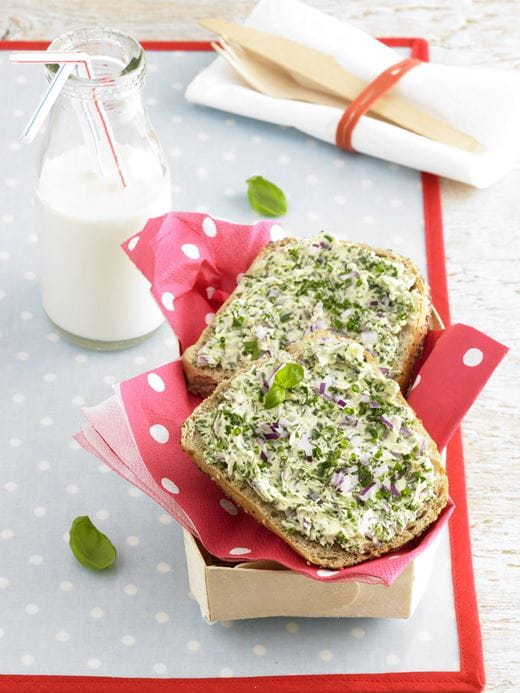 recipe image Pâte à tartiner aux fines herbes fraîches