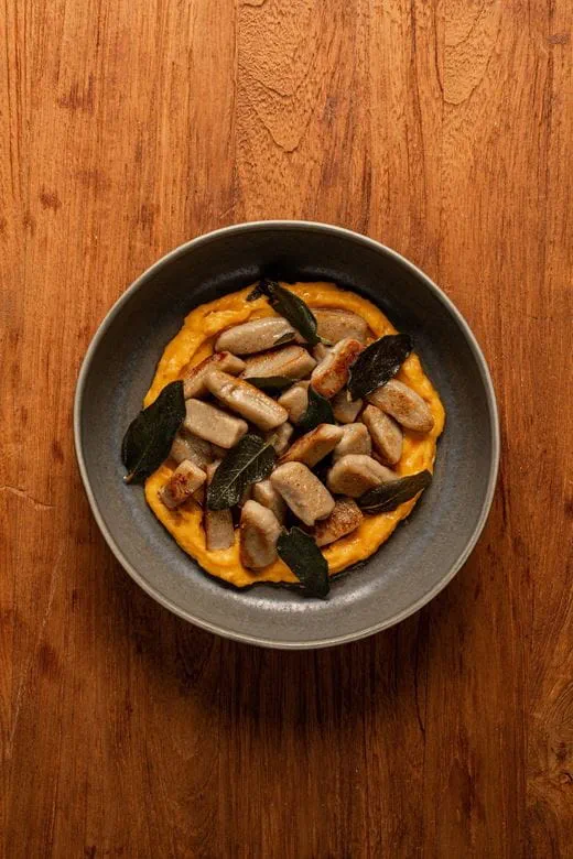 recipe image Gnocchis aux châtaignes, purée de courge butternut, beurre à la sauge
