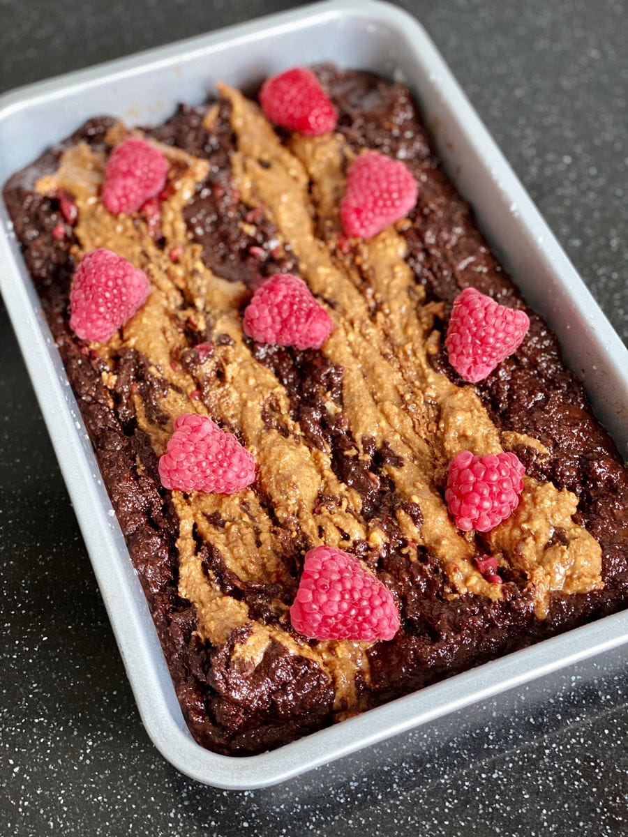 recipe image Vegan Pindakaas-framboos brownies van The Vegan Effect